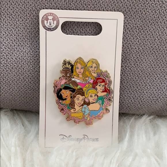 Disney Princesses Pin - Picture 1 of 2